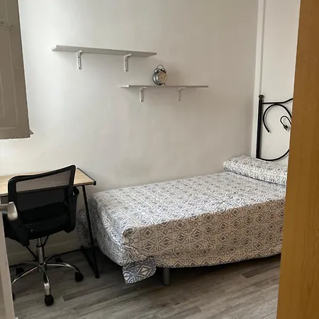 De Tres * Almería